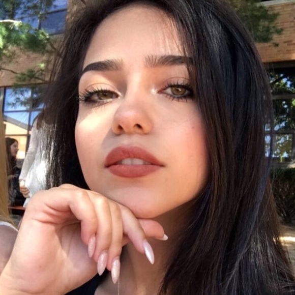 Meet your Posher, Isabella - Picture 3 of 3